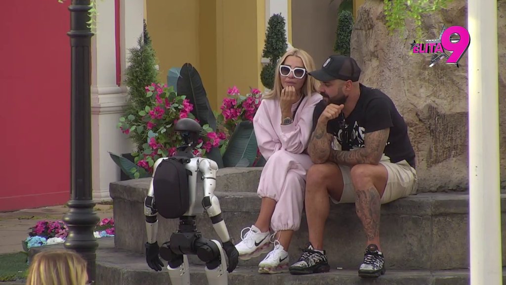 BESNA KAO RIS: Aneli pokazala sujetu, zamerila Toši jer se druži sa ostalim učesnicima, pa otkrila šta mu NAJVIŠE zamera! (VIDEO)