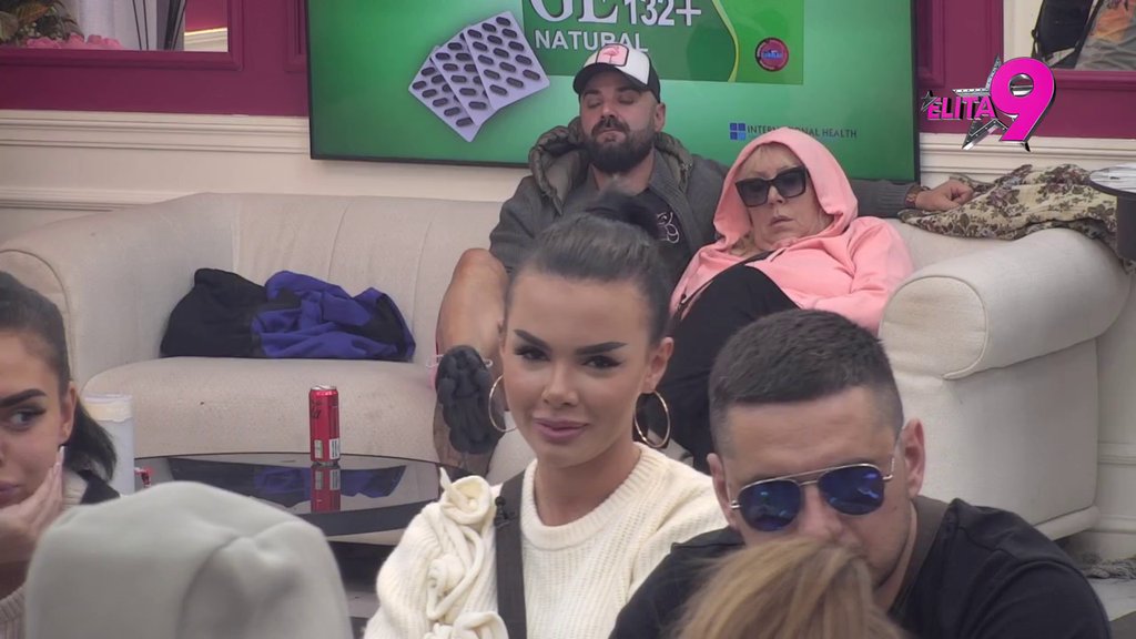 POKAZALA DA JOJ JE TRN U OKU: Aneli dala sve od sebe da okrivi Anitu zbog očijukanja sa Lukom, pa Vujović povukao ŠOK potez! (VIDEO)