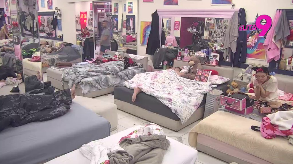 Veselje od ranog jutra! Veliki šef ovog jutra oduševio učesnike izborom muzike za buđenje! (VIDEO)