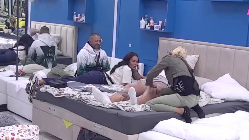 SVOJ BAZEN, BROD I VINSKI PODRUM! Učesnica 'Elite 10' otkrila Janjušu koliko je bogata (VIDEO)