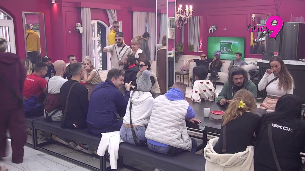 NEĆE SA ANELI, HOĆE SA ANITOM? Luka ne može da ne prokomentariše Ahmićevu: Jaka je u nogama! (VIDEO)