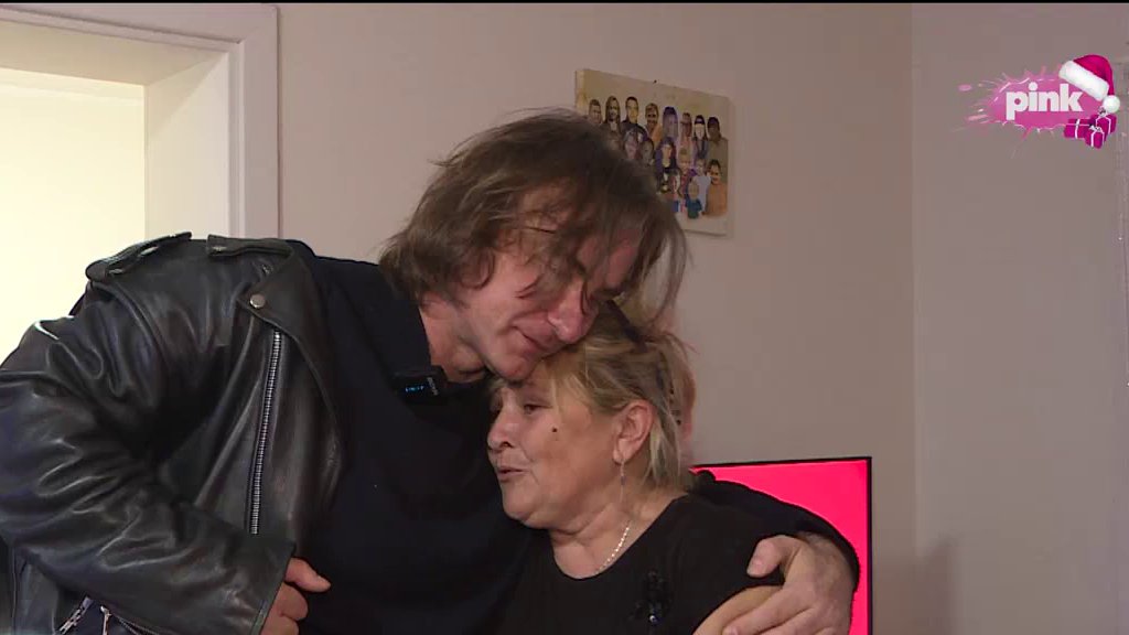 ZBOG PORODICE LUKIĆ JE CELA SRBIJA PLAKALA! Nakon što im je izgradio kuću iz snova, Željko Mitrović posetio sedmoro mališana i baku Mariju: Doneo im novogodišnje poklone i POLA MILIONA dinara! (FOTO)