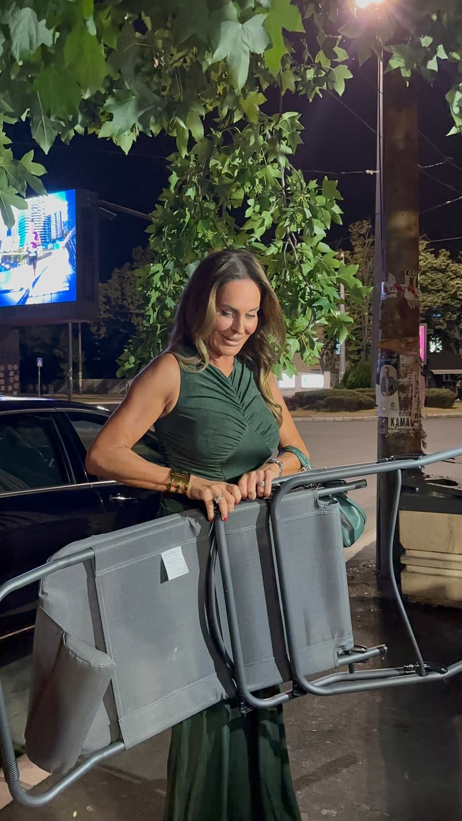 HIT PRIZOR! Kačavenda donela stolicu za Vanju Živić, niže od ovoga ne može! (FOTO)
