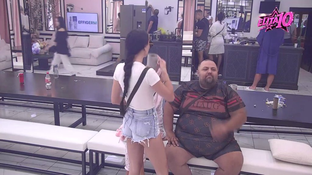 Čim vi ne spavate do deset... Slađa krenula da rešeta Aneli zbog prisnog odnosa sa Carem, ipak joj TRN U OKU (VIDEO)