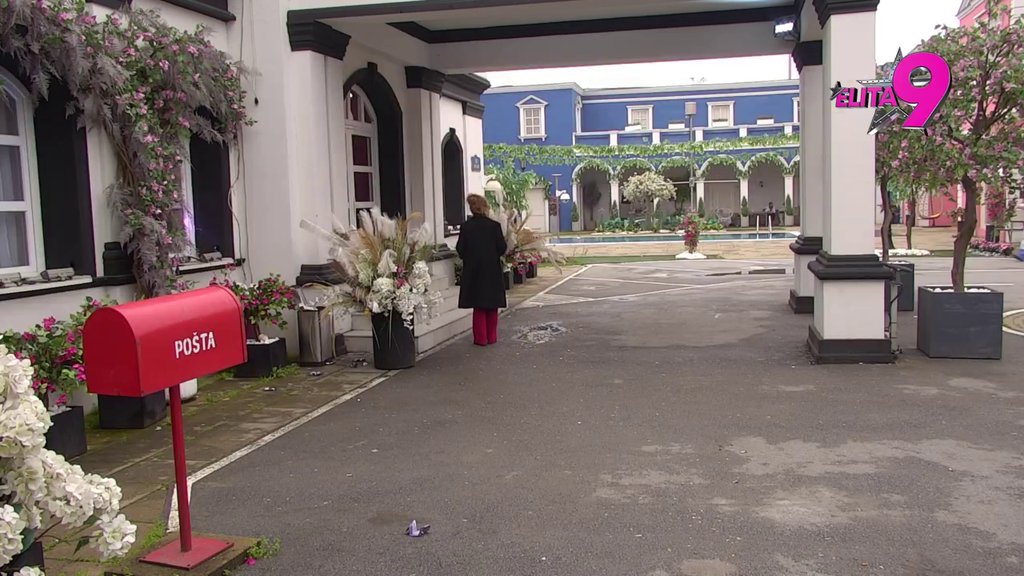 VREME JE DA IH IZUJE IZ CIPELA! Mama Džehva stigla u Elitu da proveri da li je sve na svom mestu!