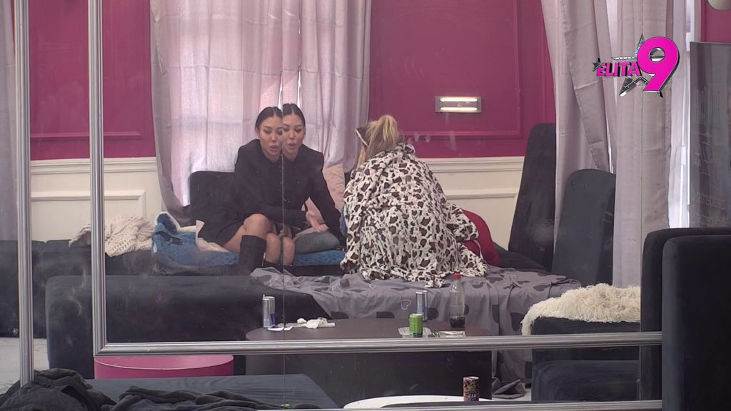 ŠAPUĆU I SKRIVAJU LICE! Maja i Aneli kao najbolje drugarice, počele da ogovaraju Asmina! (VIDEO)