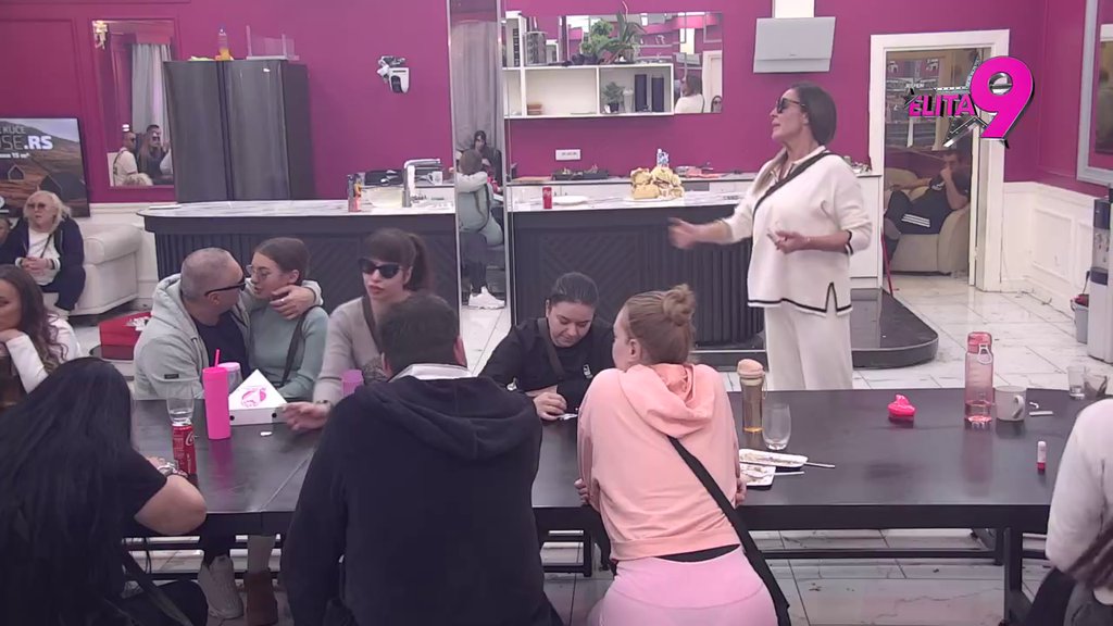 Haos ne prestaje: Jakšićka zaratila sa Kačavendom, Miki Dudić se umešao i žestoko je isprozivao! (VIDEO)