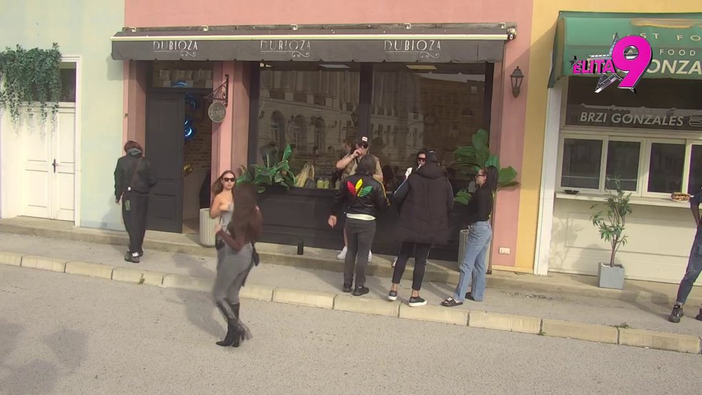 IZAZIVA NJENU REAKCIJU: Bora ugrabio priliku da se obrati Aleksandri dok Anastasija ne gleda! (VIDEO)