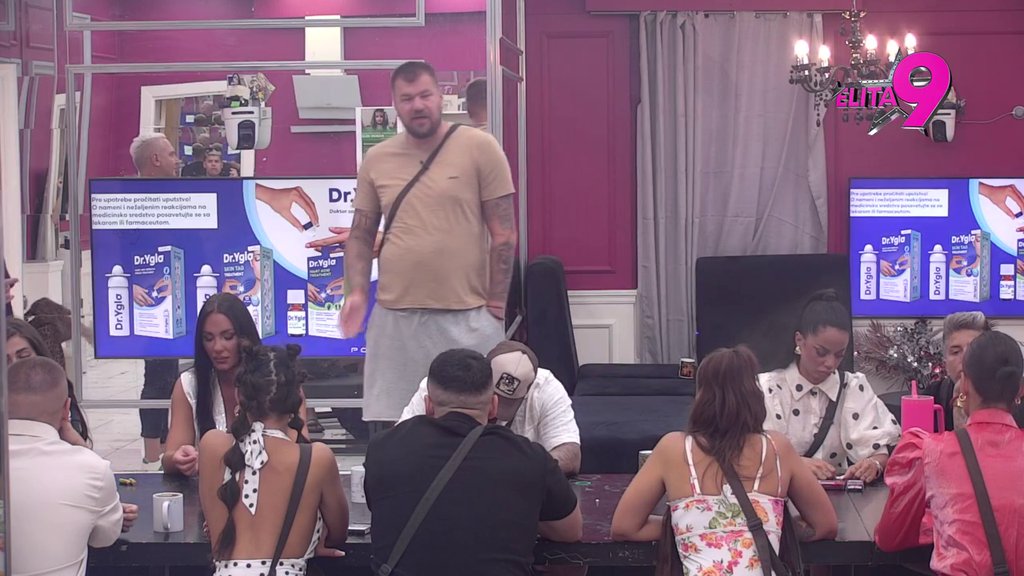 Debakl žene od 50 godina! Kačavendin bivši nije imao ništa lepo da kaže, proglasio njen sunovrat, pa opleo po njoj! (VIDEO)