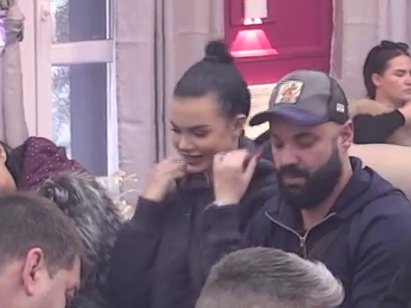 Provokacija ili slučajnost? U jeku navodne afere Anite i Relje Popovića, ona zapevala Nikolijinu pesmu: Ma ćao, zdravo... (VIDEO)