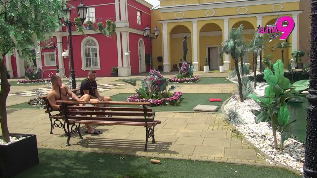 Sad će da ti se meri svaki pogled, svaka reč... Anđelo predviđa Viktoru šta će mu se desiti nakon raskida sa Minom! (VIDEO)
