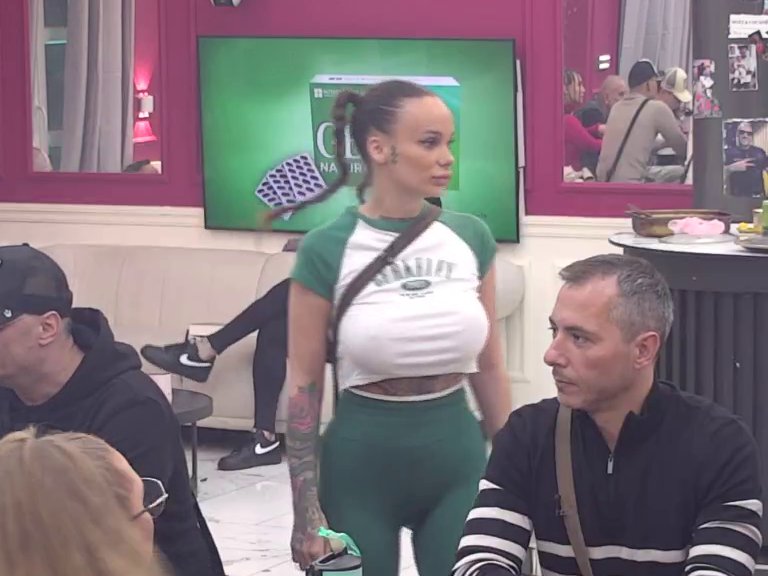 BEBIČIN DEVETI KRUG PAKLA! Filip na kvarno servira osvetu! Gleda slike sa Teodorom i obraća se fanovima, ona blista od sreće (VIDEO)