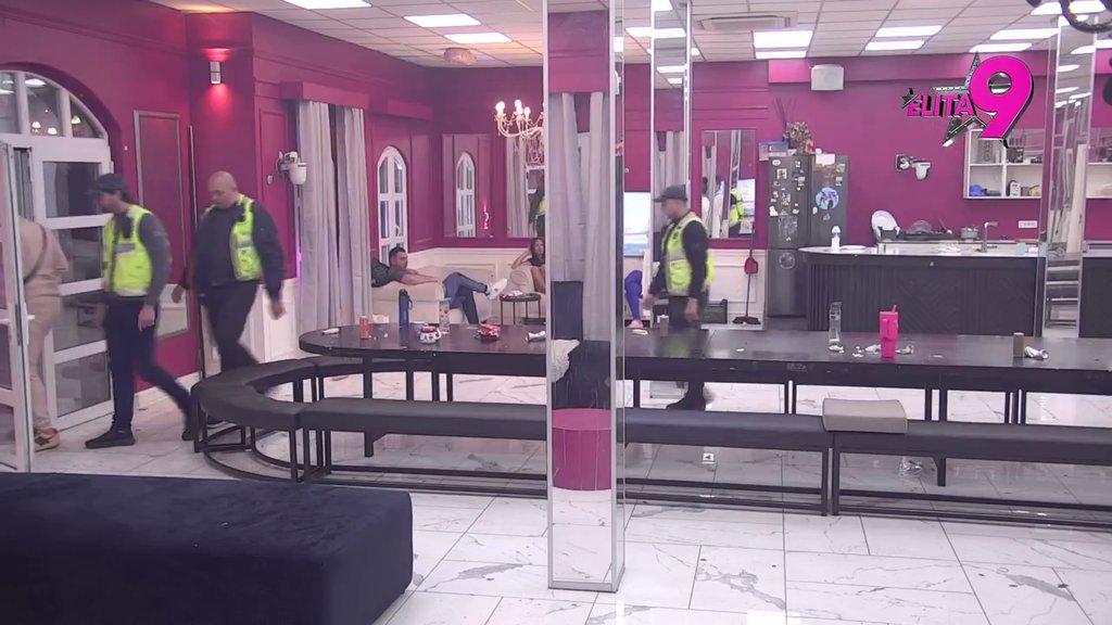 OBEZBEĐENJE ULETELO MUNJEVITOM BRZINOM! Bora zaratio PONOVO sa Boginjom, pa opelo i po Anastasiji (VIDEO)
