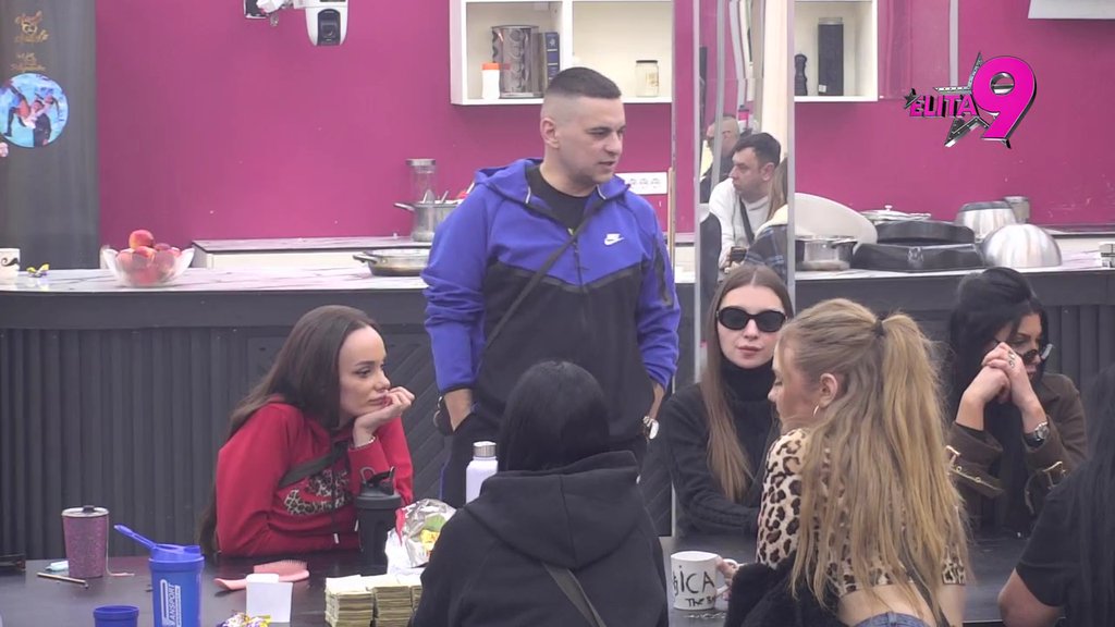 Stavili je na stub srama: Bebica i Anđelo iskoristili svojih pet minuta da ukopaju Kačavendu za sva vremena: PO*NO BAKA! (VIDEO)