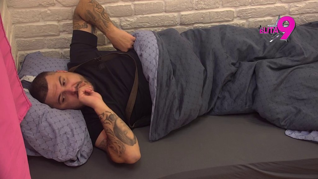 JOŠ JEDNA LAŽ U NIZU: Aneli pokušala da optuži Asmina da joj je BRANIO da uči strani jezik, pa ubrzo demantovala svoje reči! (VIDEO)