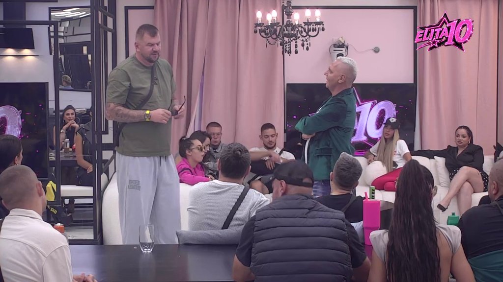 Ovo je klasično muvanje! Mahir nahvalio Aneli na sva zvona, pa zbog njih Janjuš i Sandra ušli u klinč: Šalješ mi krišom poljupce  (VIDEO)