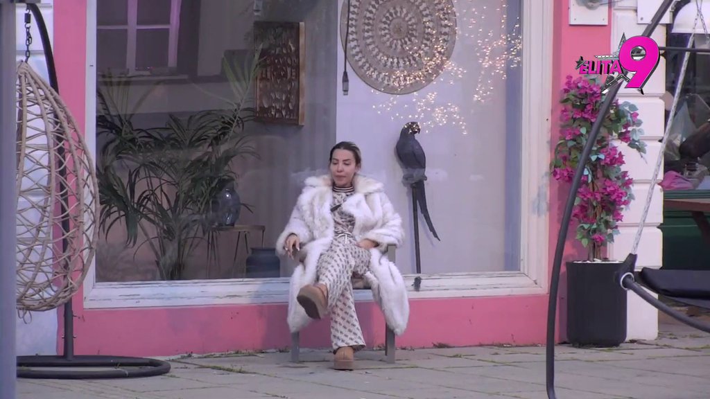 Kad je meni pevala 'Bebe' ćutao si: Aneli doletela da se obračuna sa Asminom, proglasila ga Majinim kerom! (VIDEO)