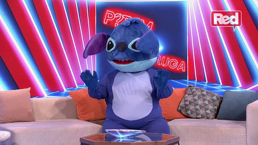 U kostimu STIČA došao da zauzme Anelinu stranu! Bivši učesnik Elite ne prestaje da provocira Asmina: Bacao je pare na Staniju, a ne tamo gde treba! (VIDEO)