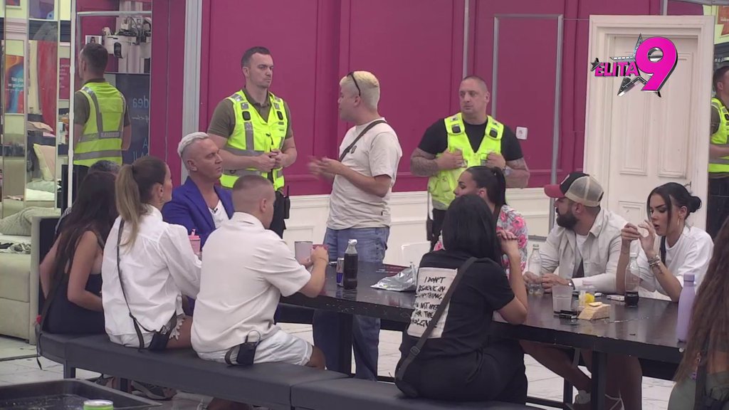 Taki treba pod hitno da je leči! Uroš žestoko zaratio sa Majom, pa se umešao i Asmin, pljušte uvrede na sve strane: Za 9 godina si promenila 19 partnera (VIDEO)