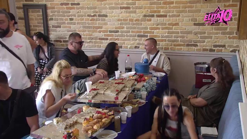 Dača iznenađen što mu je Janjuš došao na rođendan, napravio neprijatnu situaciju između njega i Sandre (VIDEO)