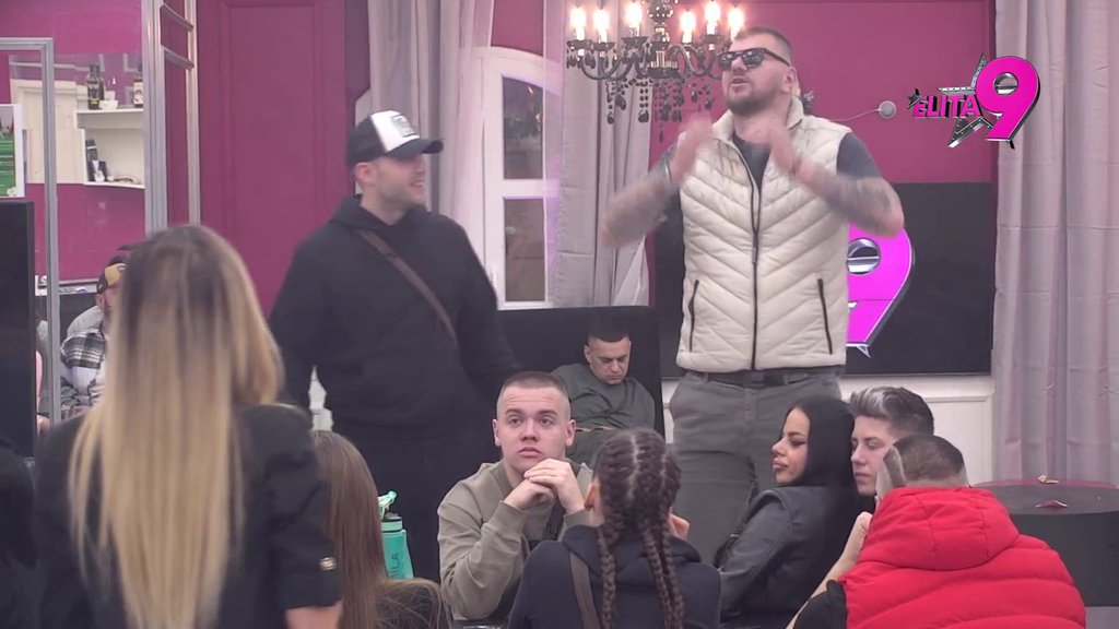 Ne zna se ko pije, a ko plaća! Janjuš i Kačavenda u borbi oko emocija, ona se popela na sto i zaurlala na njega i Anđela: Šta je care, šta je problem?! (VIDEO)