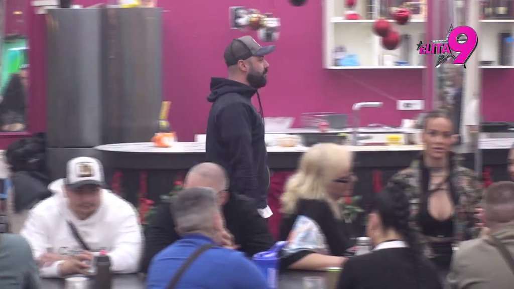 Napila bi se i isto uradila... Luka smatra da je Aneli NOTORNA LAŽOVČINA, ona otkrila ko je veći džentlmen - Vujović ili Asmin?! (VIDEO)