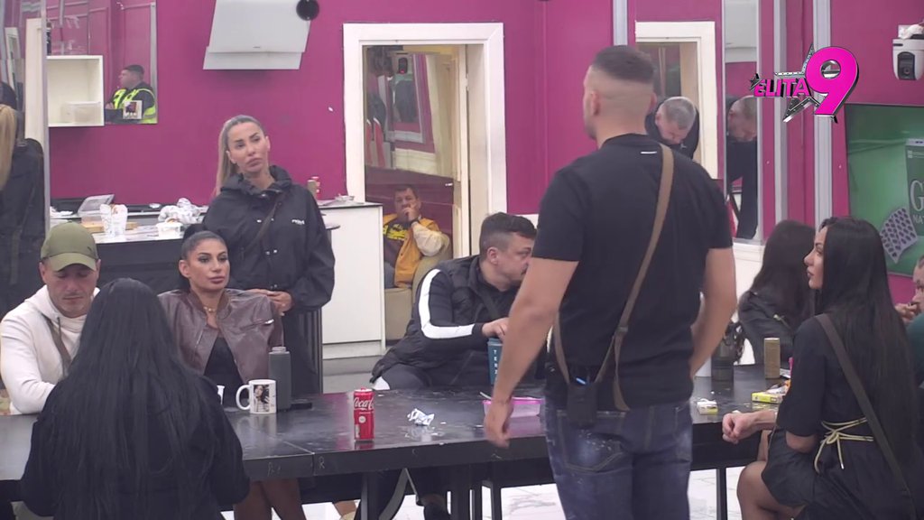 ODAKLE NJEMU PRAVO DA SNIMA SVAKOGA PA I NJU?! Anđelo osudio Luku pa ga ispreskao argumentima, Aneli ucentru skandala (VIDEO)