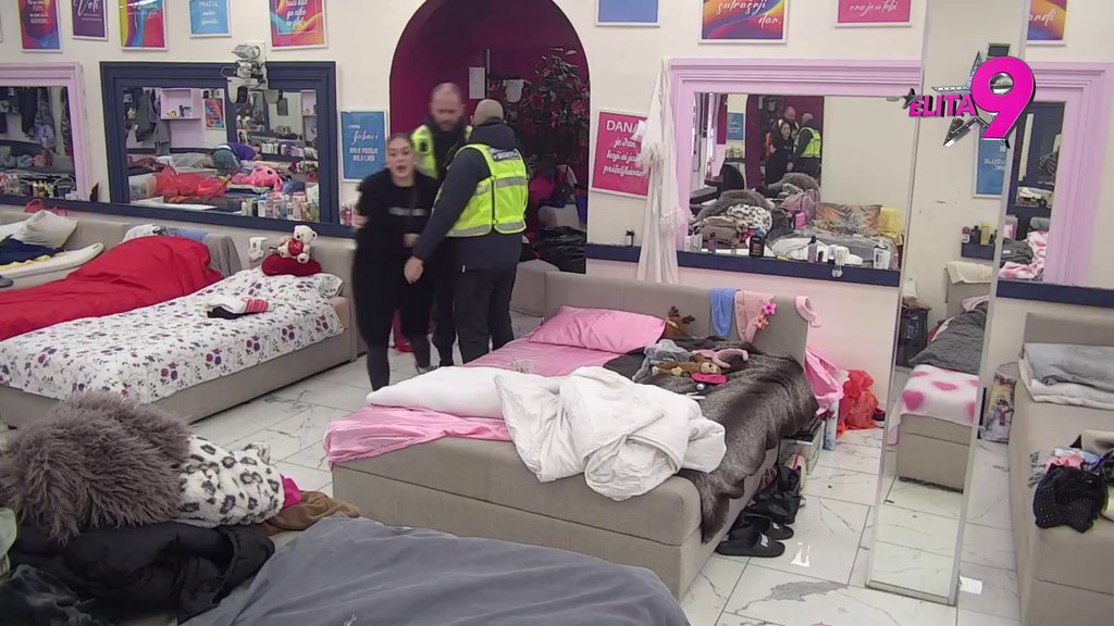 LETI PERJE! Sunčica i Anastasija ušle u žestok verbalni okršaj, obezbeđenje HITNO reagovalo! (VIDEO)