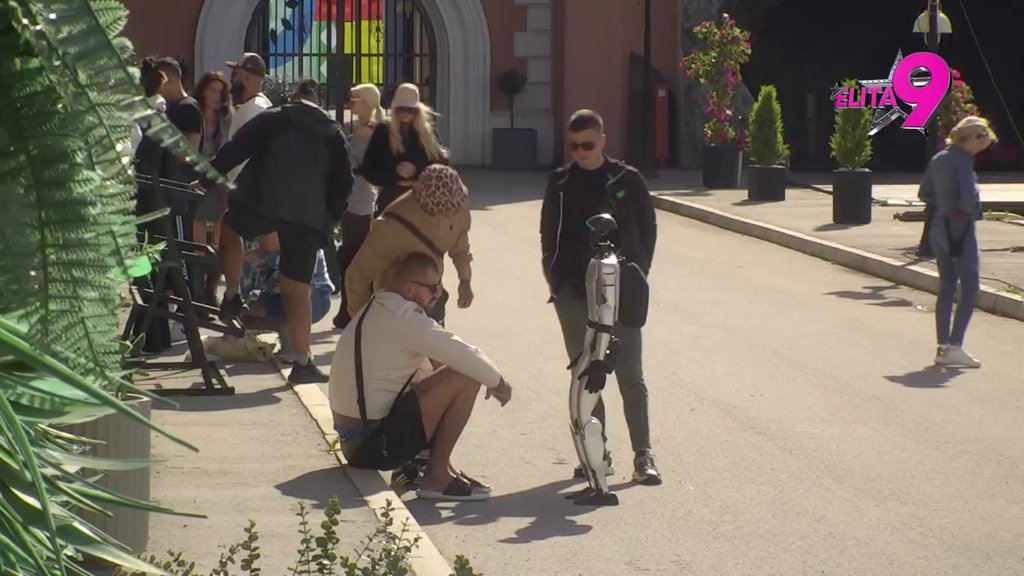 JADIKUJE NAD SVOJIM ŽIVOTOM! Janjuš otkrio Toši sve svoje brige, on se jedva suzdržao da od tuge ne doživi KRATAK SPOJ! (VIDEO)