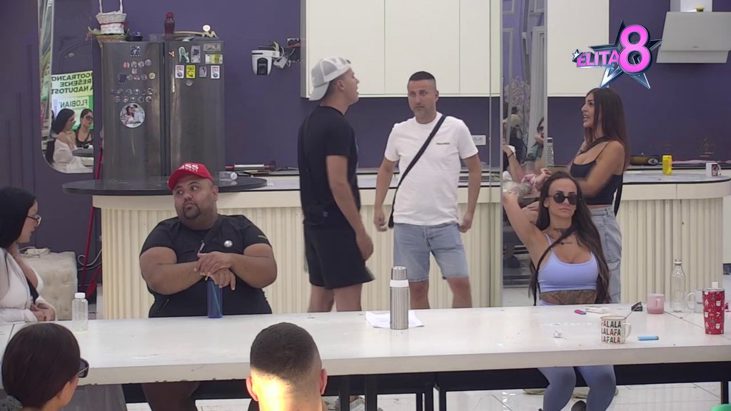 Tebe su napolju je*ali i šutirali: Peja ne bira reči da oskrnavi lik i delo Ene Čolić, ona nikad žešće udarila na Zlatu! (VIDEO)