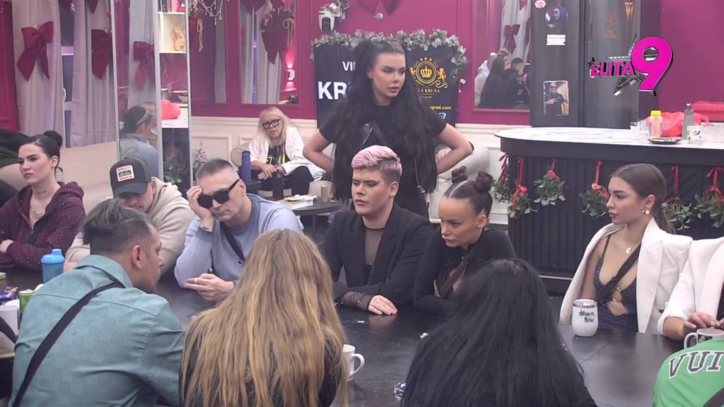 Slomio se na komade: Uroš nije mogao da ostane imun na Janjuševo izlaganje,   potopio Elitu krokodilskim suzama! (VIDEO)