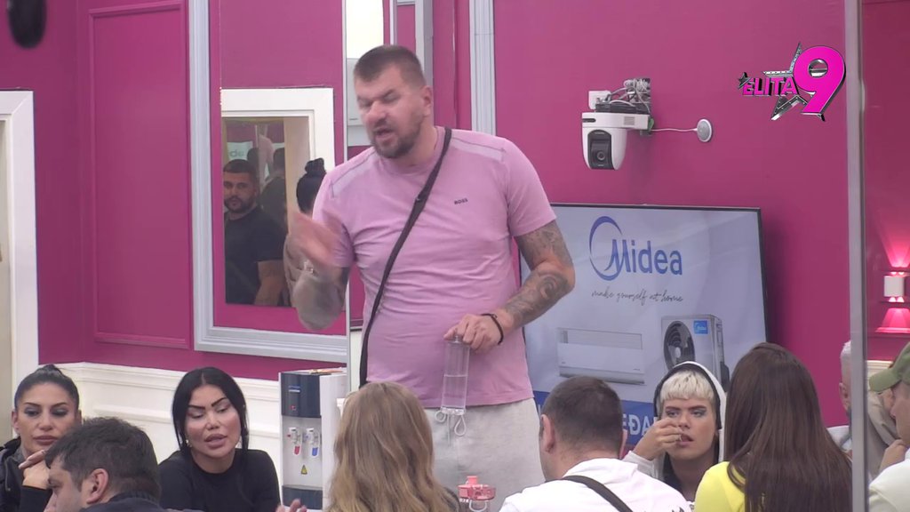 Ponovo stao u njenu zaštitu: Đukić odbranio Teodoru od Anite, Janjuš žestoko izvređao Bebicu jer se ponižava! (VIDEO)