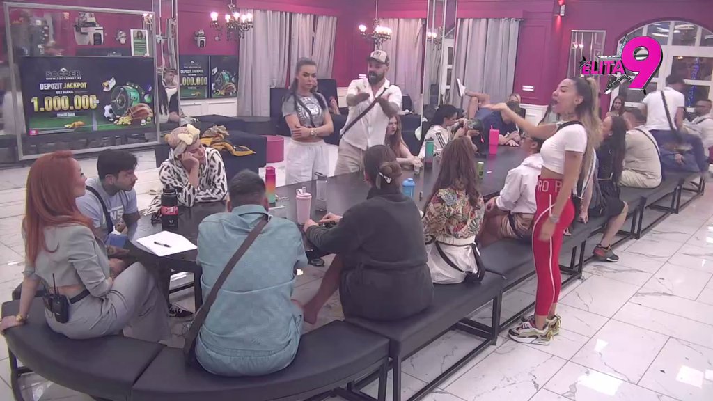 Samo slepi ne vide... Sofija se jasno obratila porodici, evo šta očekuje od njih! Aneli isponižavala Anitu zbog brutalnih intimnih odnosa  (VIDEO)