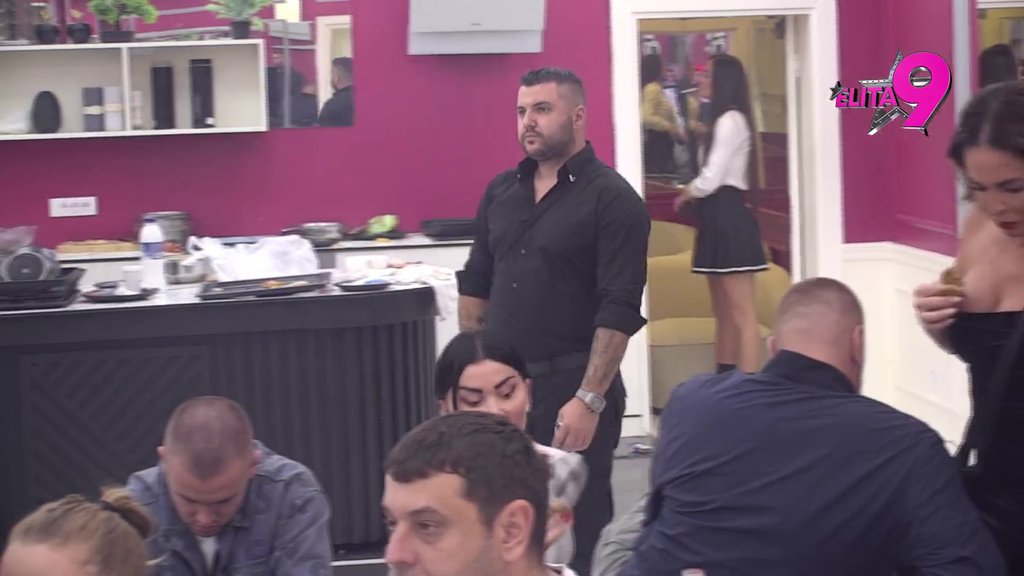 Pomutio mu um: Alibaba se posprdao sa Lukom i zagolicao mu maštu, on gori od besa zbog Anelinog fejk profila! (VIDEO)