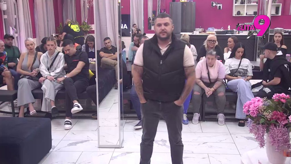 Kod nje, Site i Grofice sve što nije normalno je DIVOTA: Asmin unakazio Aneli, tvrdi da može da je ima kada god poželi (VIDEO)