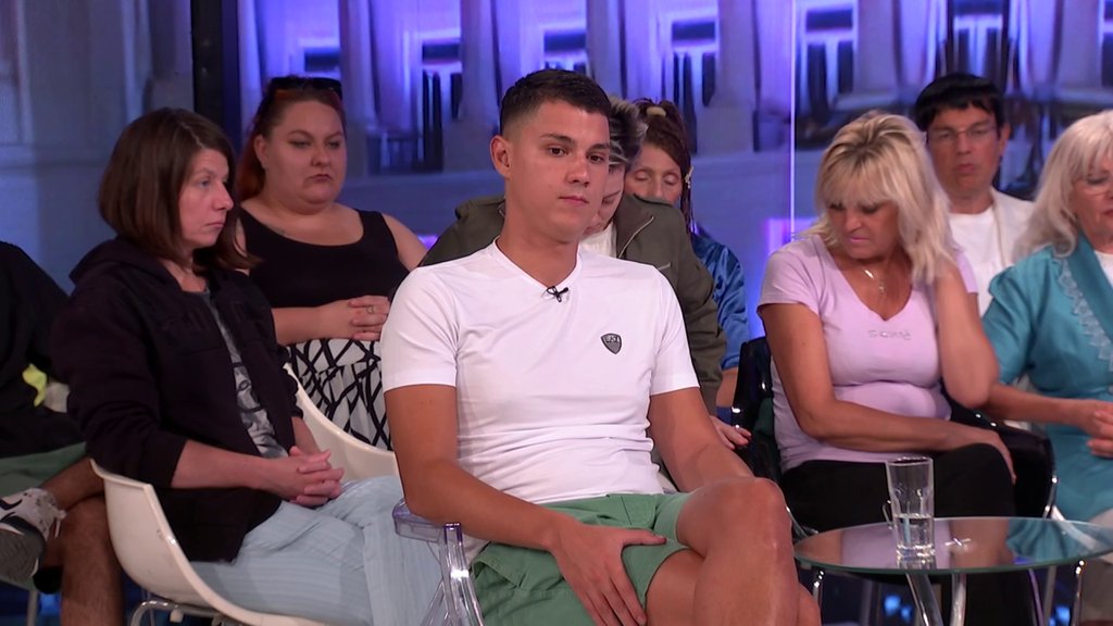 RAZVEZALA JEZIK: Mimas repetirala vređalicu, pa osula rafal kao nikada do sad po Sanji i Marku: ON ŽIVI SA NJOM, JER GA NI NJEGOVI NE ŽELE KOLIKO SMRDI! (VIDEO)