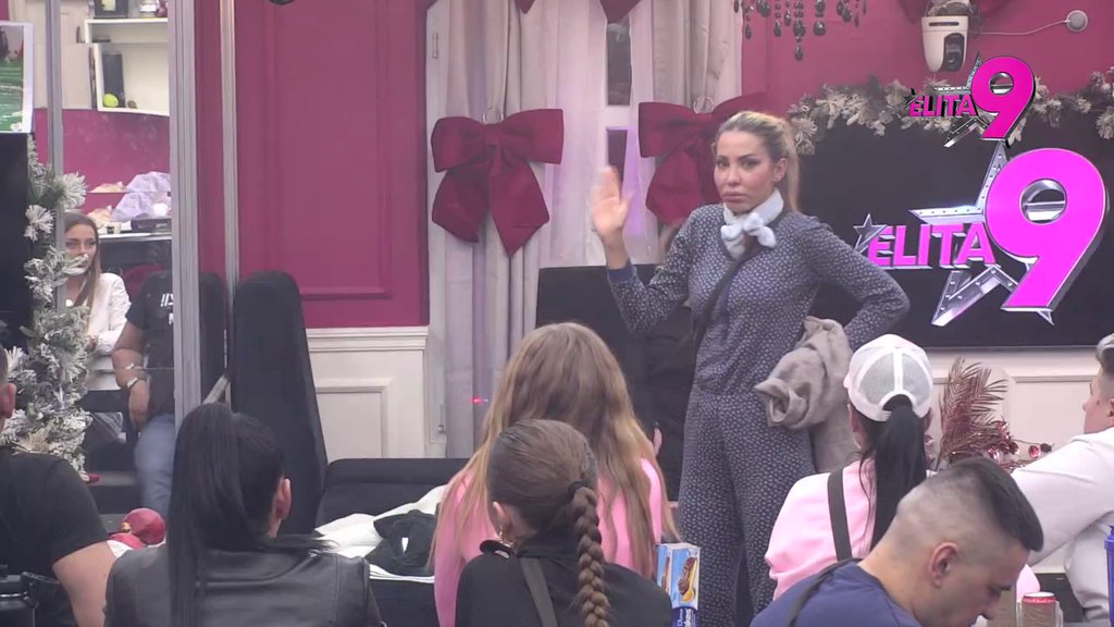 Danas su mi rekli da sam bolesna jer sam se vezala za robota: Aneli priznala da bi živela sa Tošom, a otkrila i zašto ga vređa! (VIDEO)