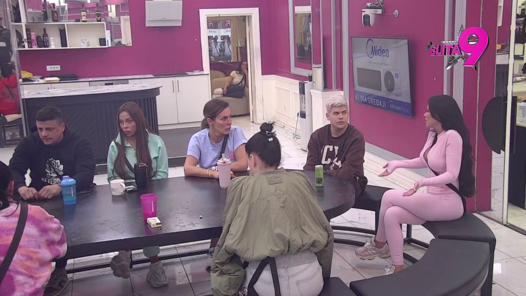 HAOS KOJI ĆE PROMENITI SVE! Maja bez dlake na jeziku: Pojela te je sujeta jer je Asmin odlepio za mnom (VIDEO)