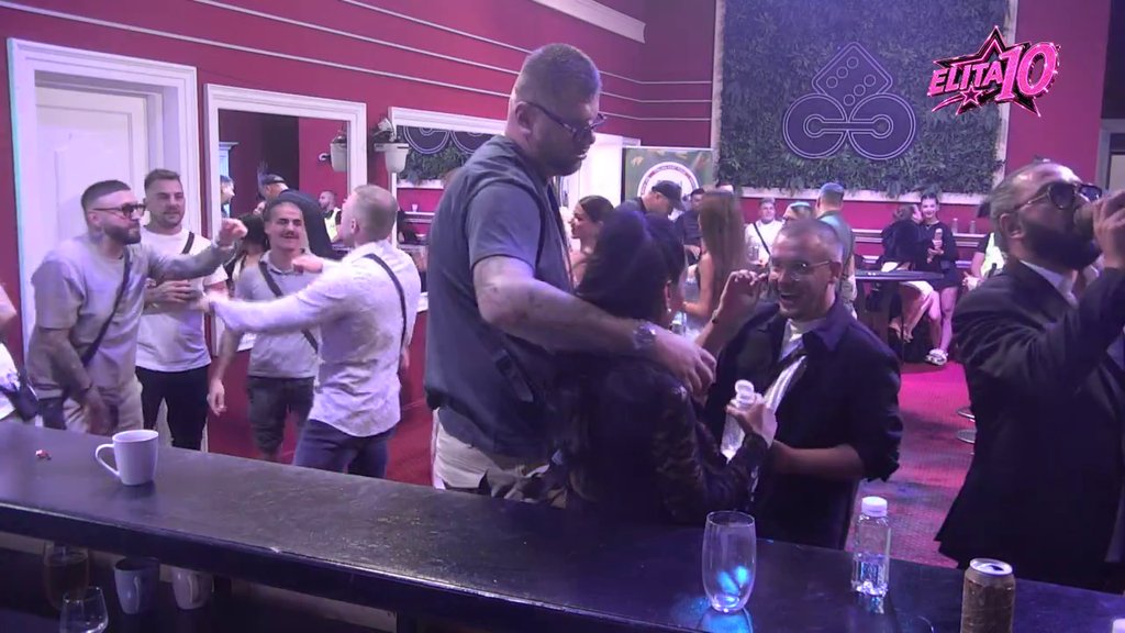 Odmah pohrlili da prenesu! Dača opleo po svojoj prijateljici Lauri, pa Jakšićka jedva dočekala da prenese šta se desilo između Laure i Marinkovića: Kako se blamira (VIDEO)