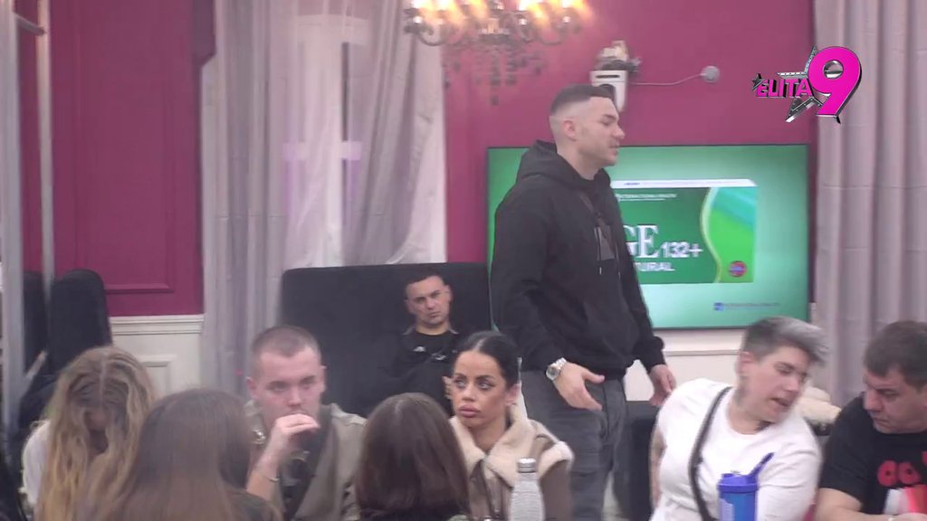 UVEREN DA JE NJENA PAŽNJA USMERENA KA NJEMU! Anđelo rešio da saspe Mileni sve u lice, tvrdi da je imala pik na svaku devojku koja je bila bliska sa njim! (VIDEO)