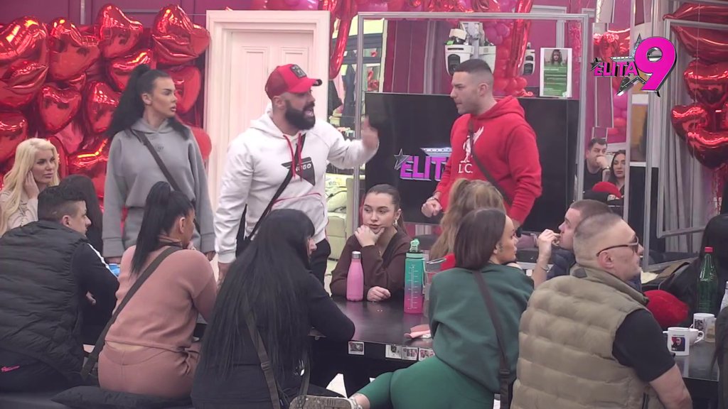 Muk u Beloj kući! Anđelu pukao film, pa krenuo da raskrinkava Anitu Stanojlović: Pričaj kako si izgubila Alekseja u tržnom centru! (VIDEO)