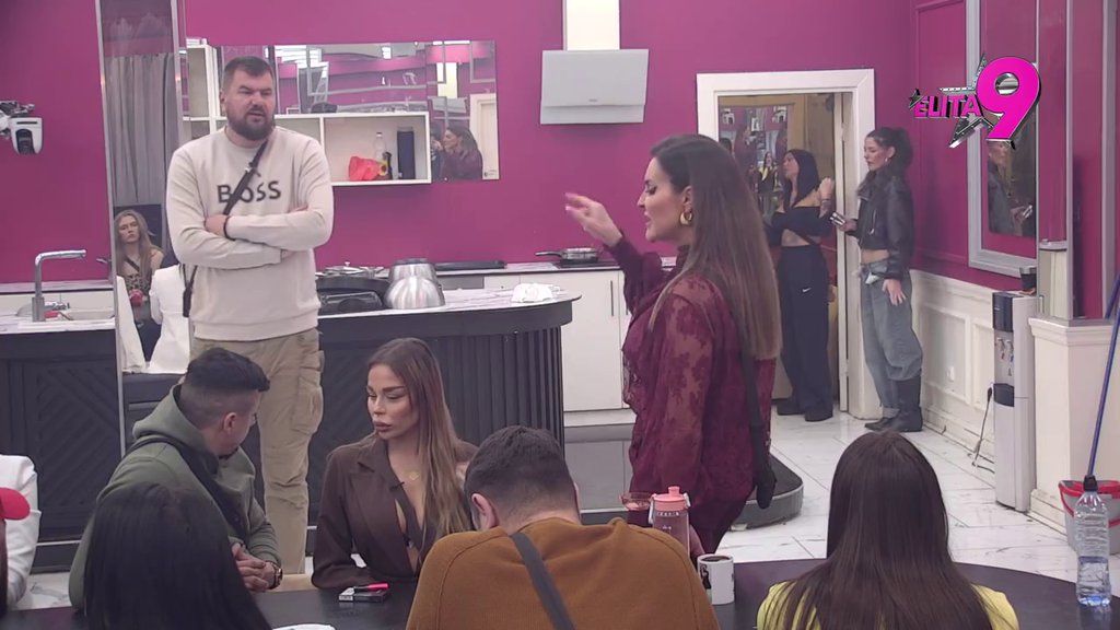 Dala je oružje da je rešetaju: Terza razvezao jezik i brutalno urnisao Milenu Kačavendu zbog poniženja! (VIDEO)