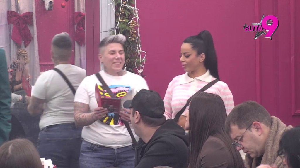 Drama! Dragana se rasplakala na čestitku majke, pokušala da pecne Anđelu, pa dobila povratnu: Budi tako grlata sa ovim ljudima, ja idem za sat vremena (VIDEO)