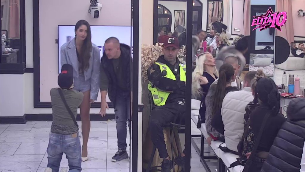 Klekla da dokaže odanost! Jasenka nastavlja da ŠOKIRA, Ivan je urnisao: Ti si bolesnica, NAKAZO (VIDEO)
