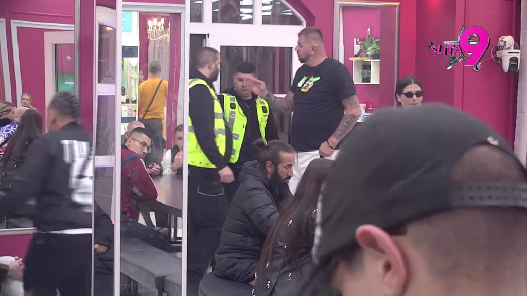 Cvileo si, spasio sam te kod Bore na rođendanu: Janjuš ne prestaje da urla zbog Ivana, OBEZBEĐENJE PREPLAVILO KUĆU (VIDEO)