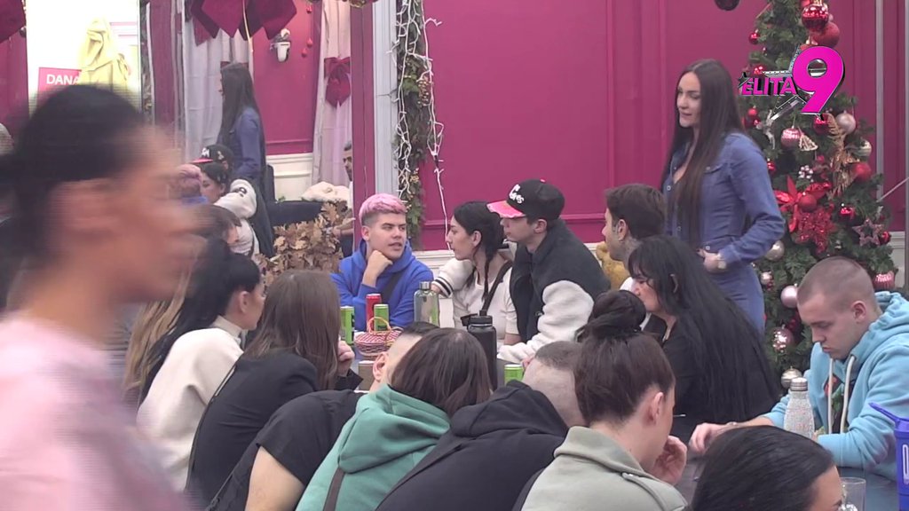 Nižu udarce jedno za drugim: Aneli jedom rečenicom ponizila bivše momke, Anđelo jedva dočekao da unakazi Ivana: Platili su ga u cistarnama vinjaka (VIDEO)