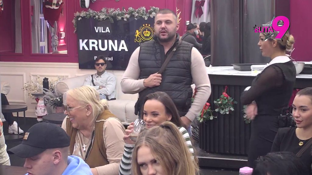 Aneli grca u suzama! Asmin žestoko ponizio Aneli nakon vrele noći sa njom, Luka pobesneo kad je video scene iz hotela: Je*aću im mater budu li... (VIDEO)