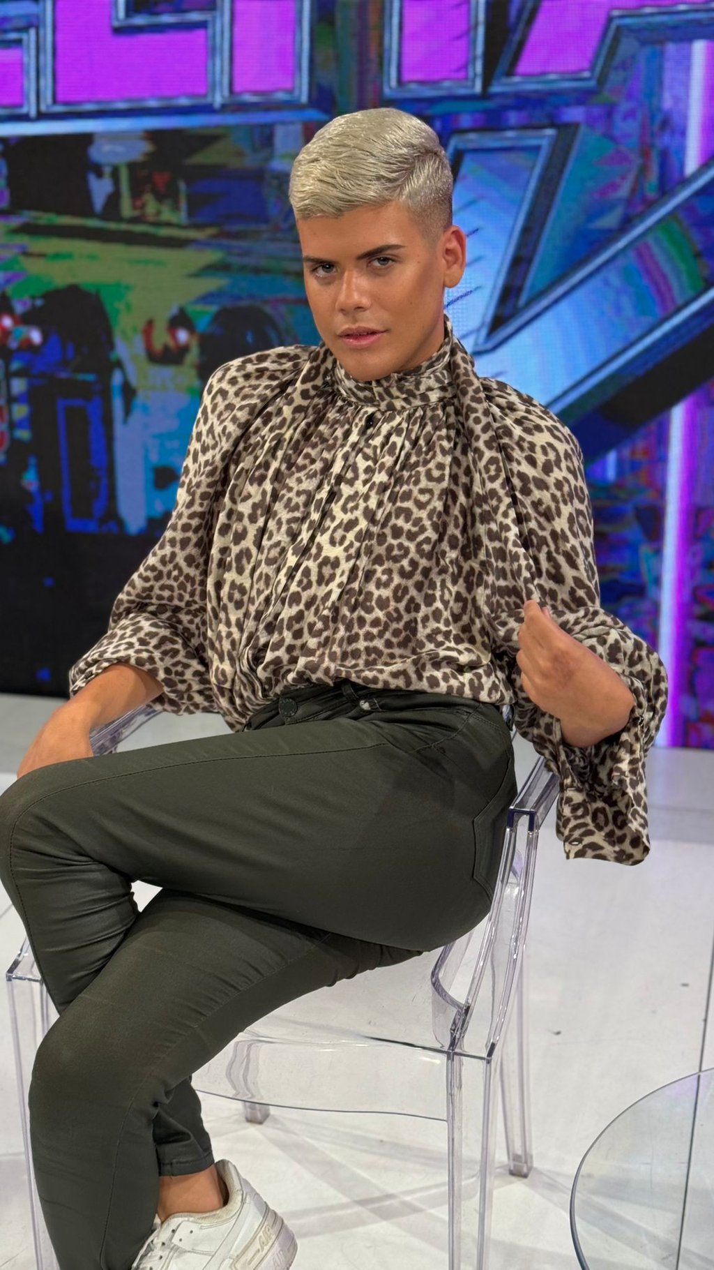 Bora Santana će izgoreti čim čuje! Uroš Stanić odlepio za njim, otkrio da je doživeo erekciju dok su se mazili u krevetu: Njegova bivša razvezala jezik! (VIDEO)