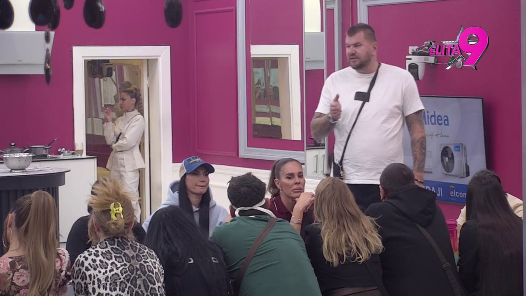 Obrati pažnju na svoju ženturaču kod kuće: Aneli kao oparen napala Janjuša, ne prestaje da bljuje vatru! (VIDEO)