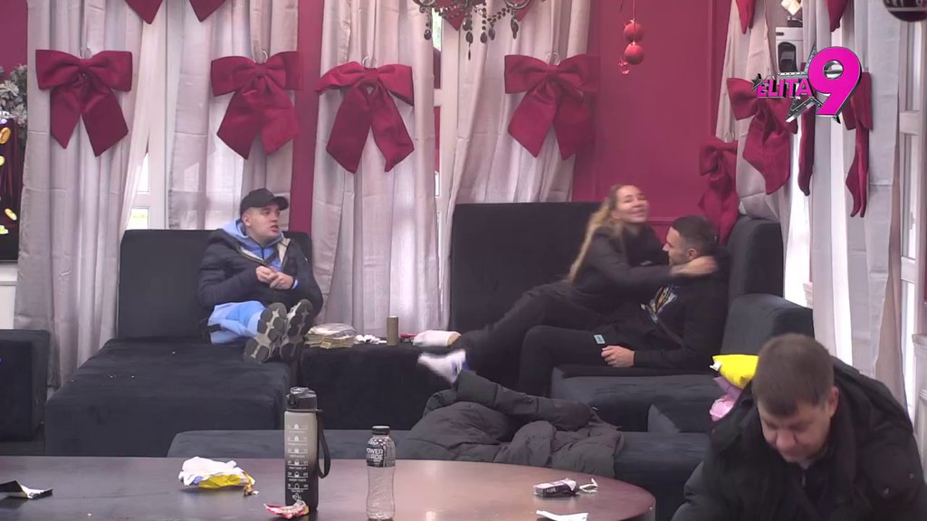 NALET STRASTI: Aneli prigrlila Anđela, pa pokušala da opravda svoj postupak kod Dače! (VIDEO)